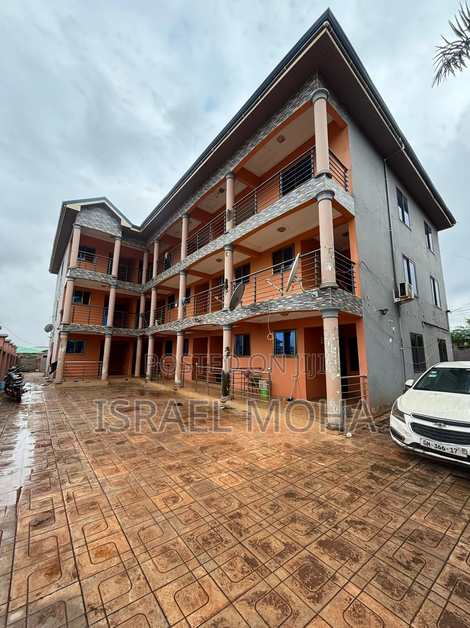 Chamber and Hall Sc for Rent at Adenta Frahfraha