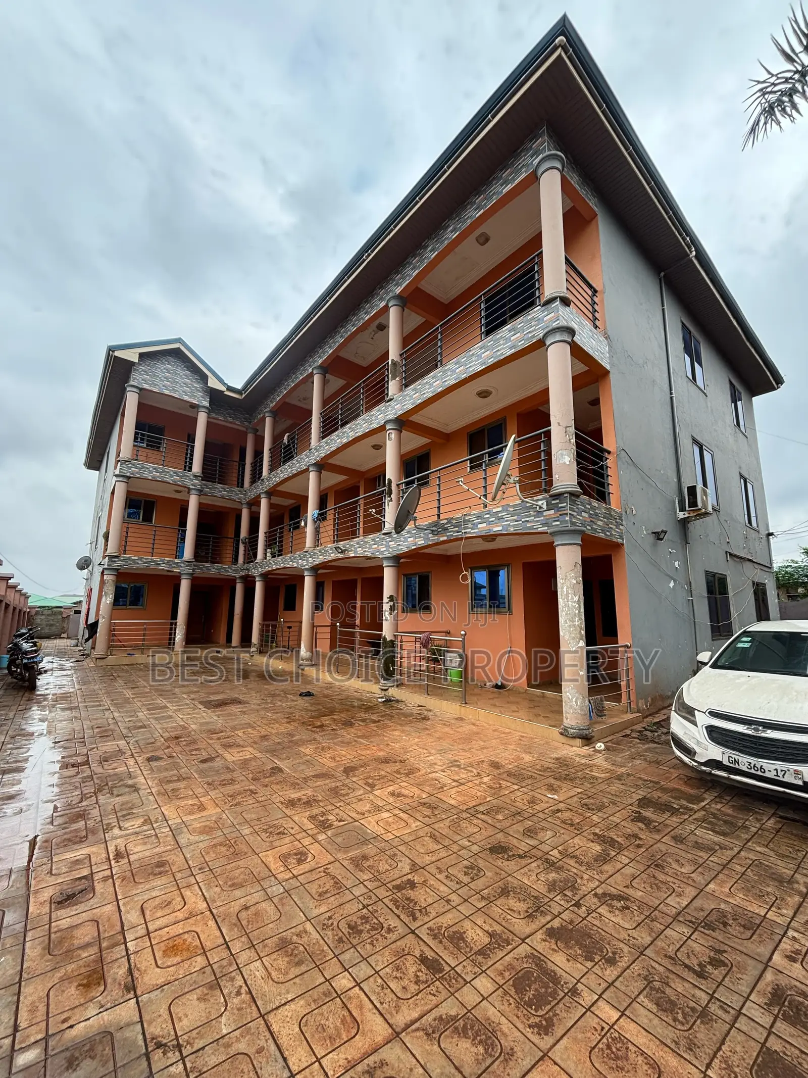 Chamber and Hall Sc for Rent at Adenta Frahfraha