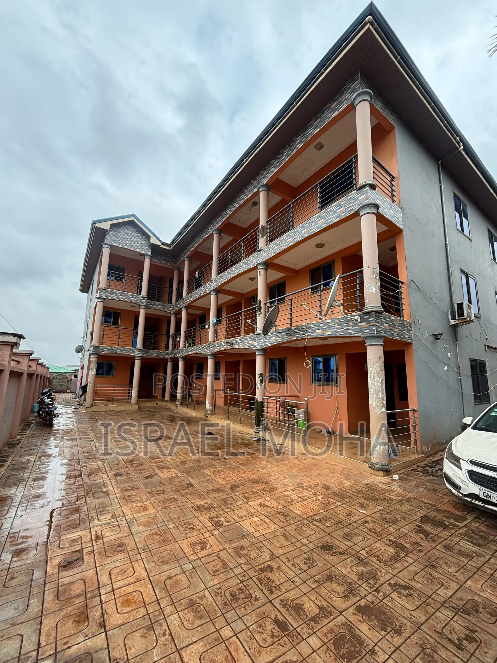 Chamber and Hall Sc for Rent at Adenta Frahfraha