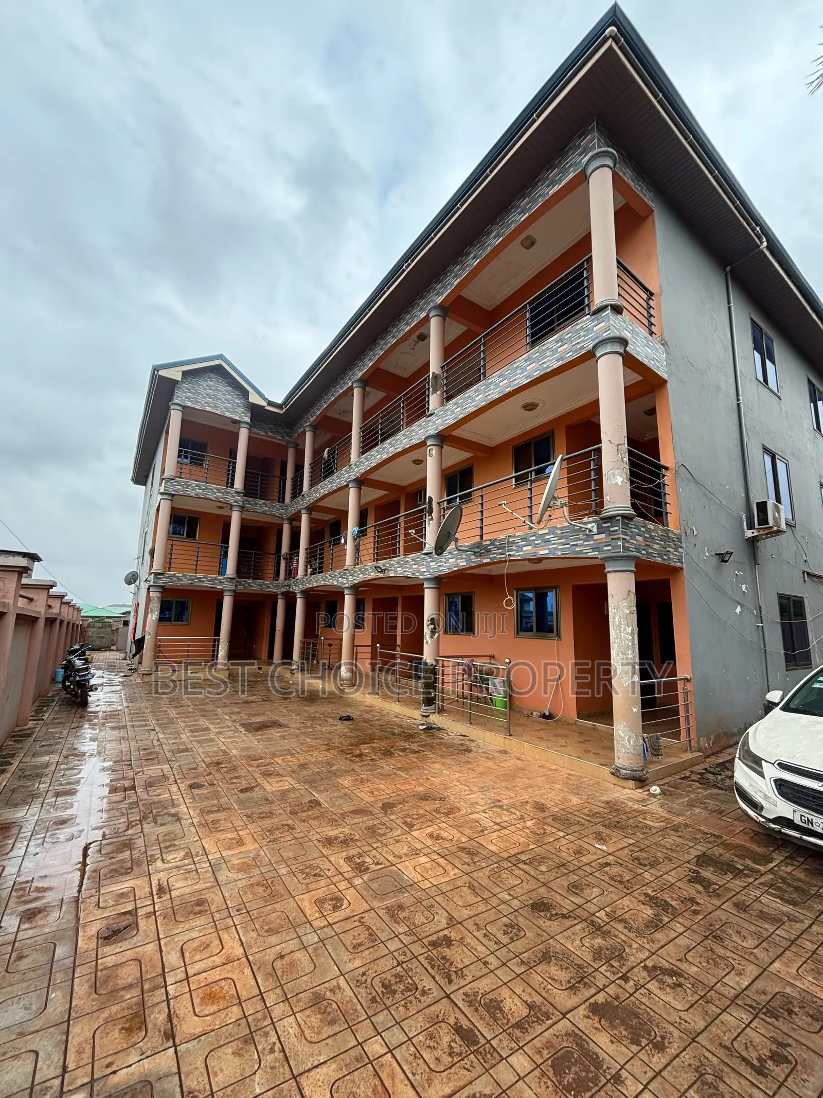 Chamber and Hall Sc for Rent at Adenta Frahfraha