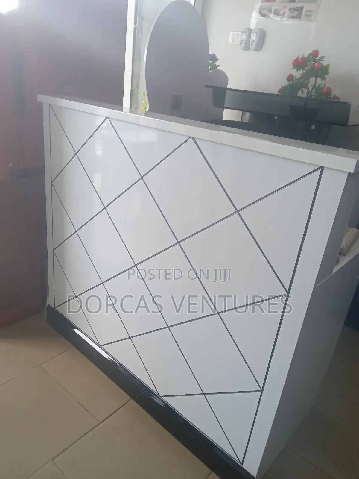 An Exclusive Retailer Reception Desk