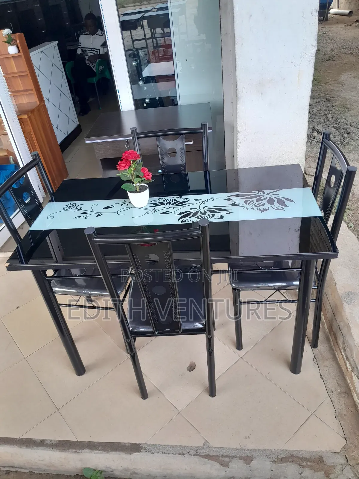 Instal Dining Set