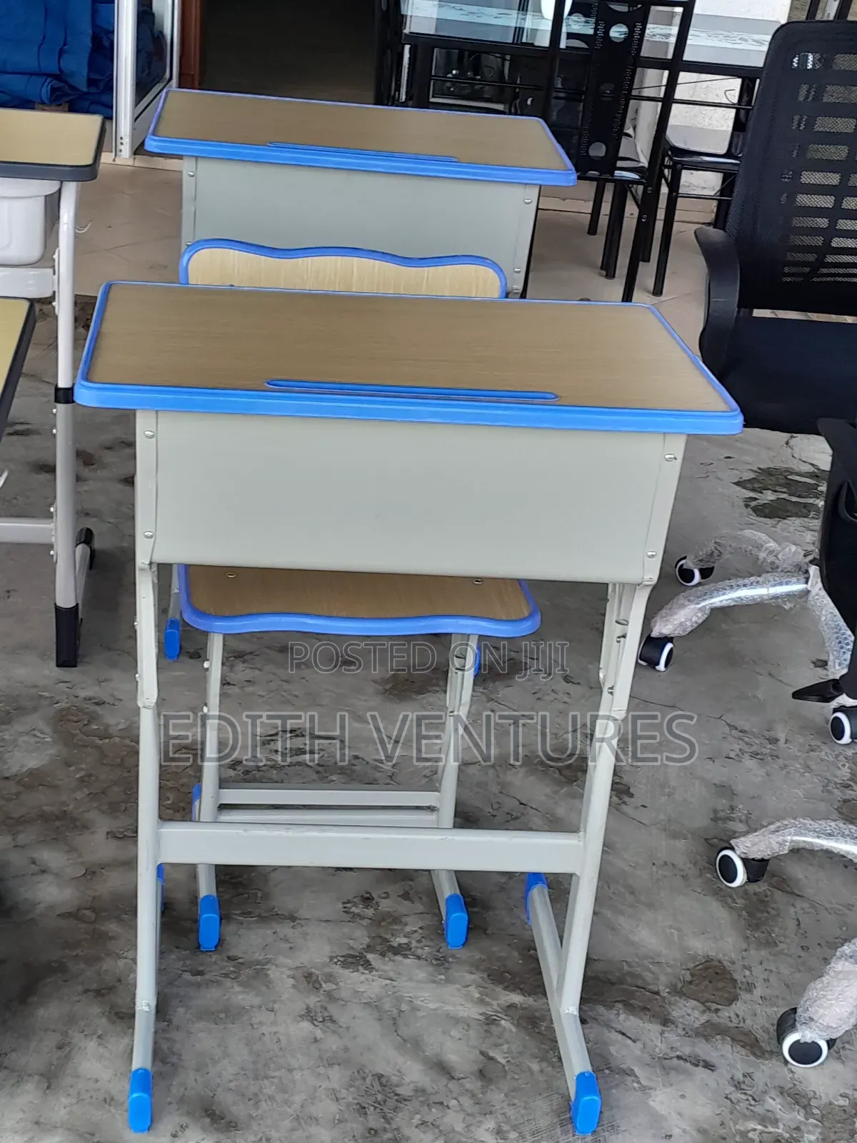 Locale Study Desk