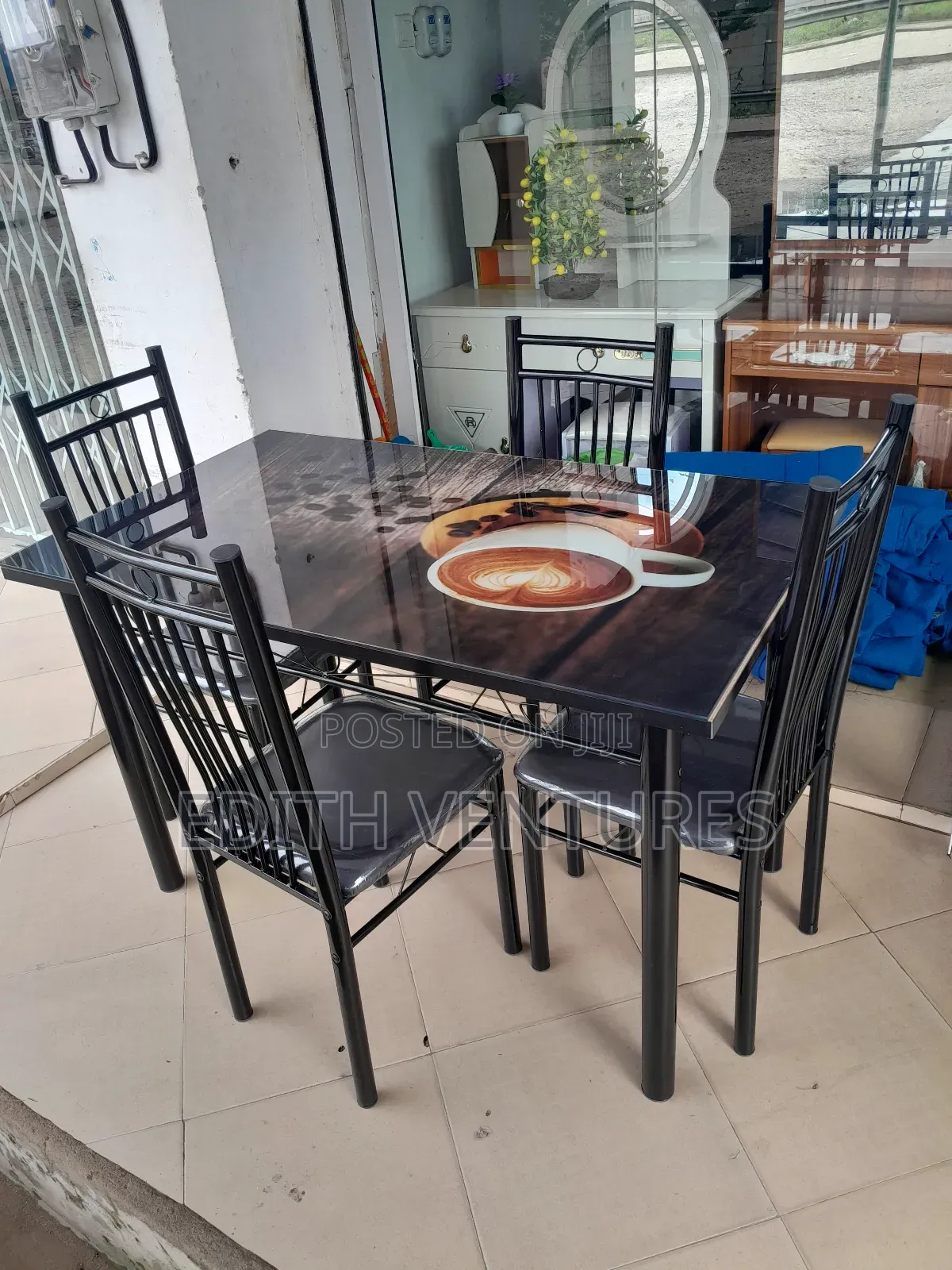 Estrades Dining Set