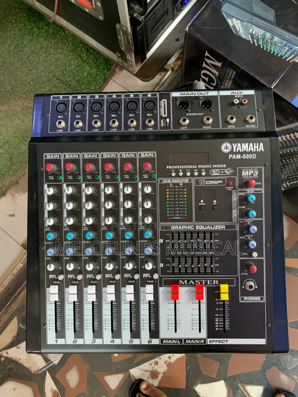 Yamaha Pam-600d 6-Channel Professional Music Mixer.