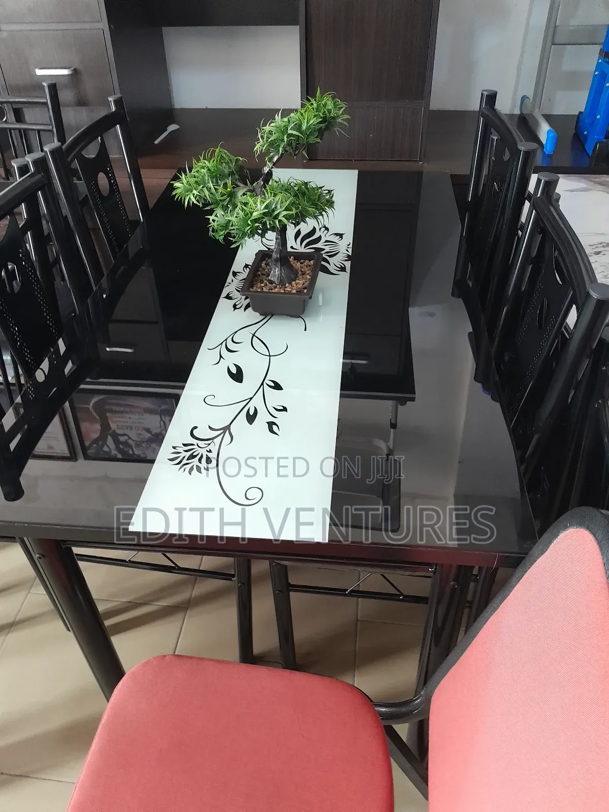 Maktoum Dining Set