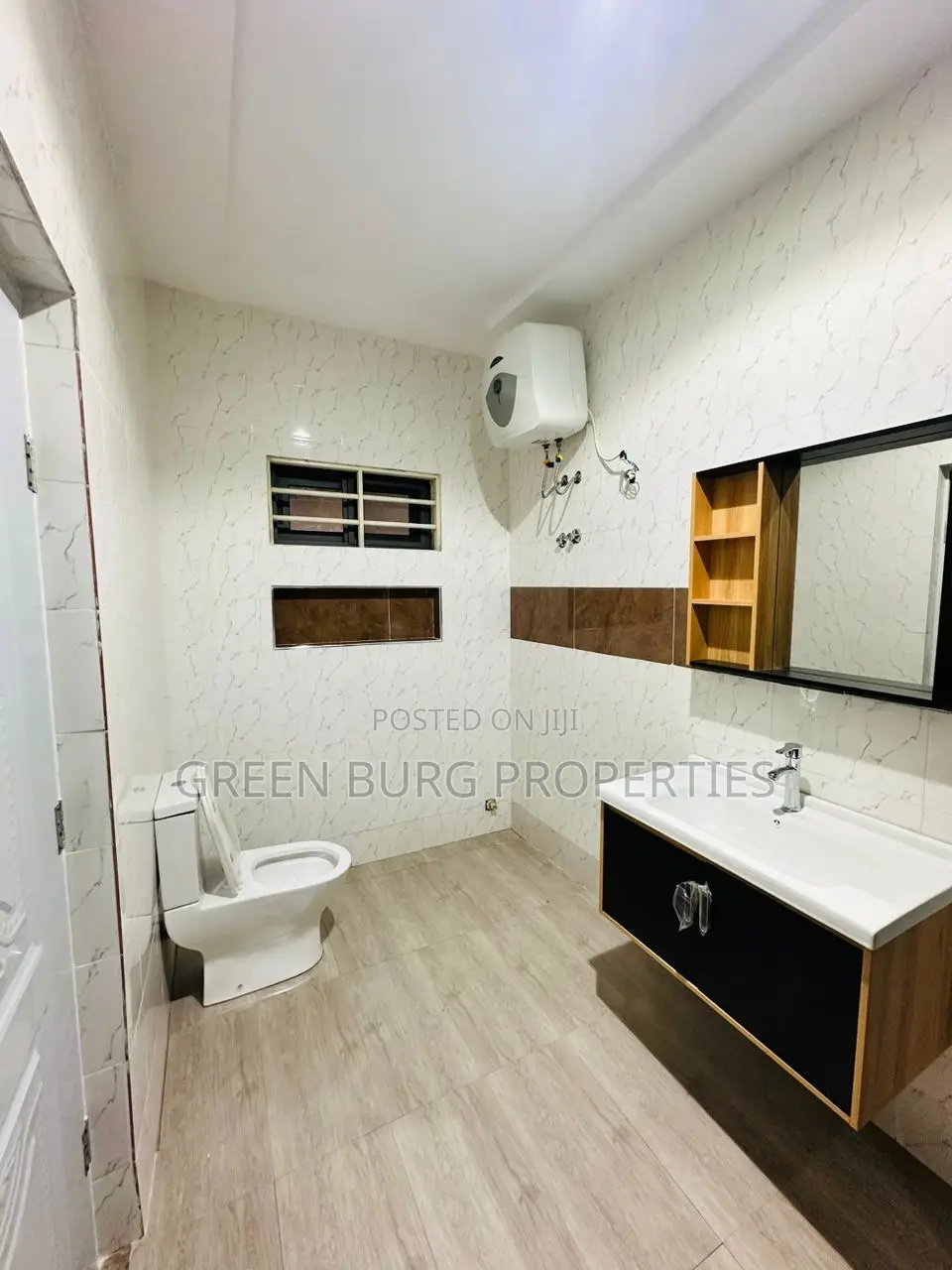 3bdrm House in Lake Side Estate for sale