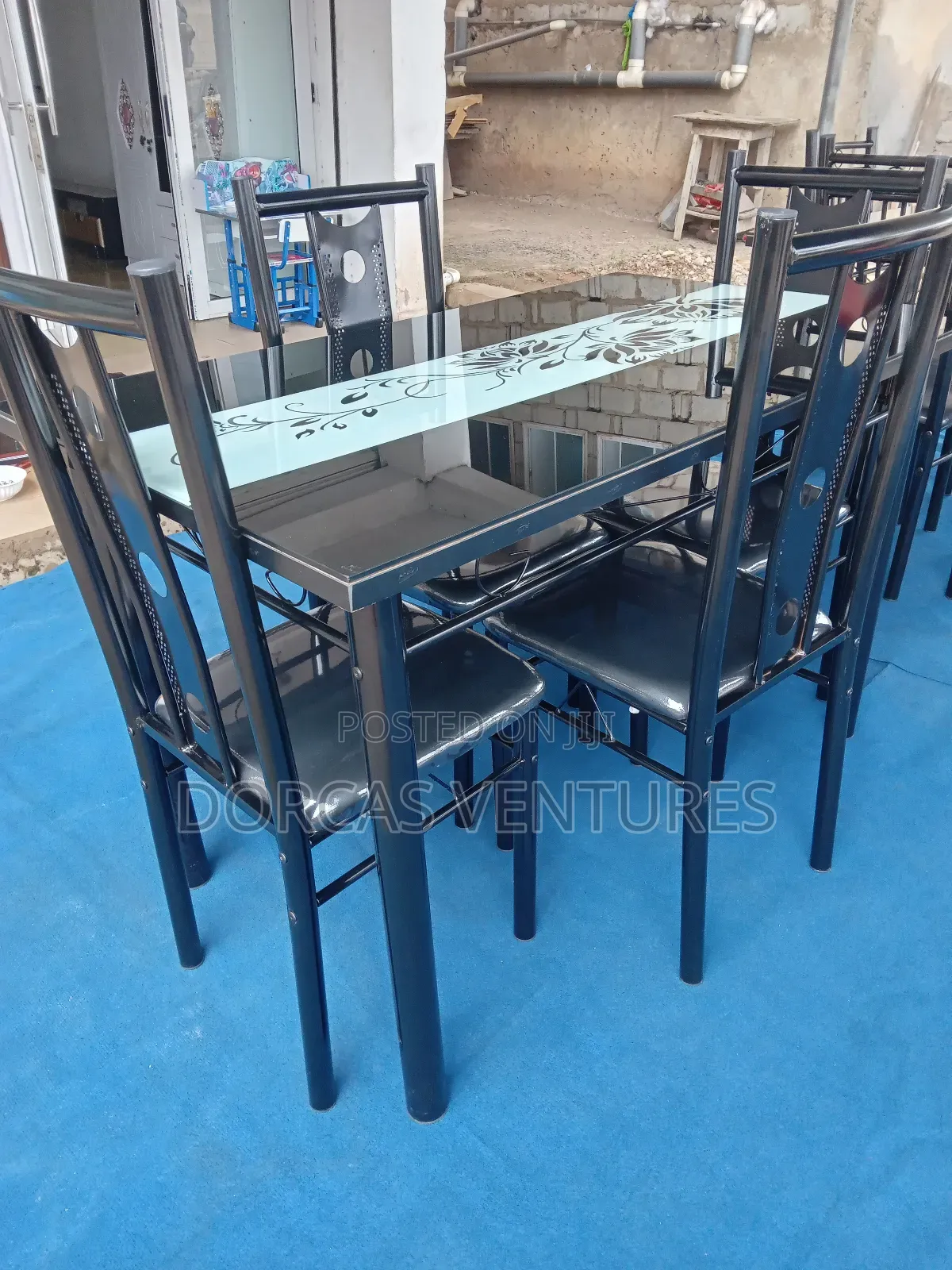Lonesis Dining Set