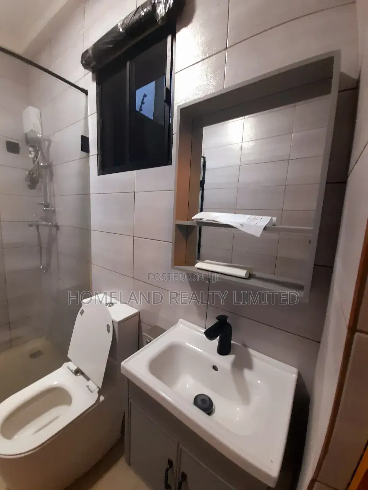 4bdrm Duplex in Westland for rent