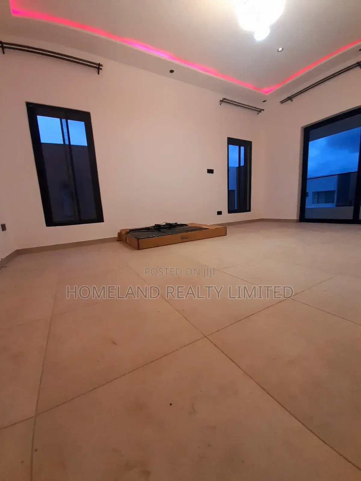 4bdrm Duplex in Westland for rent