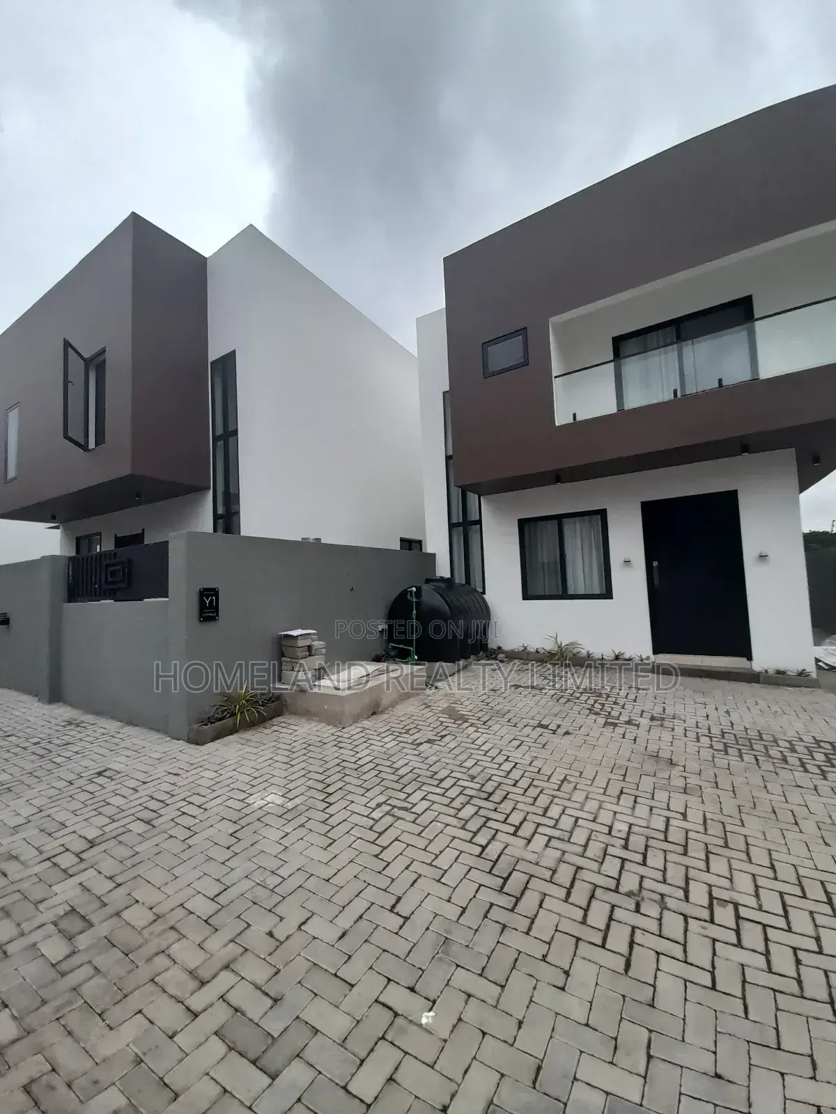 4bdrm Duplex in Westland for rent