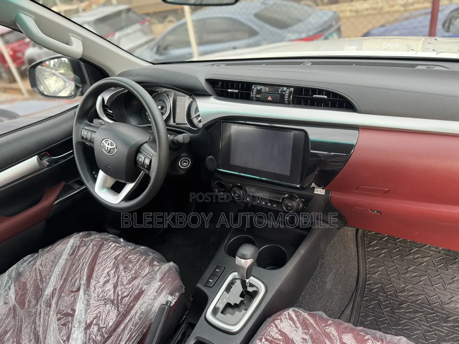Toyota Hilux 2024 White