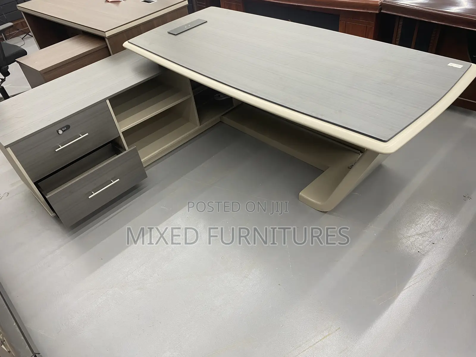 Executive Modern Office Table for Office