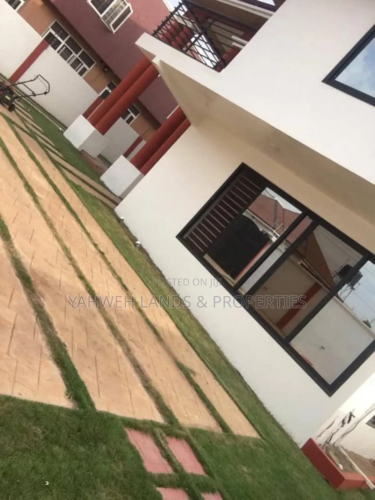 5bdrm House in Lakeside Estate for sale