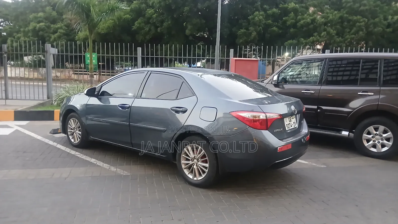 Toyota Corolla L 4dr Sedan (1.8L 4cyl 4A) 2014 Gray