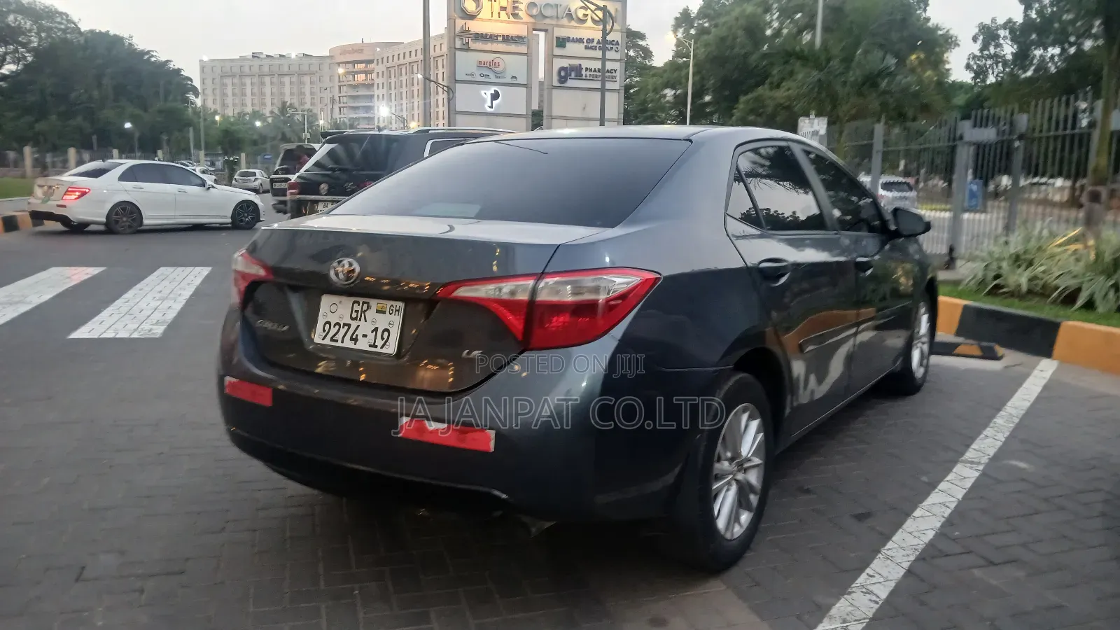 Toyota Corolla L 4dr Sedan (1.8L 4cyl 4A) 2014 Gray