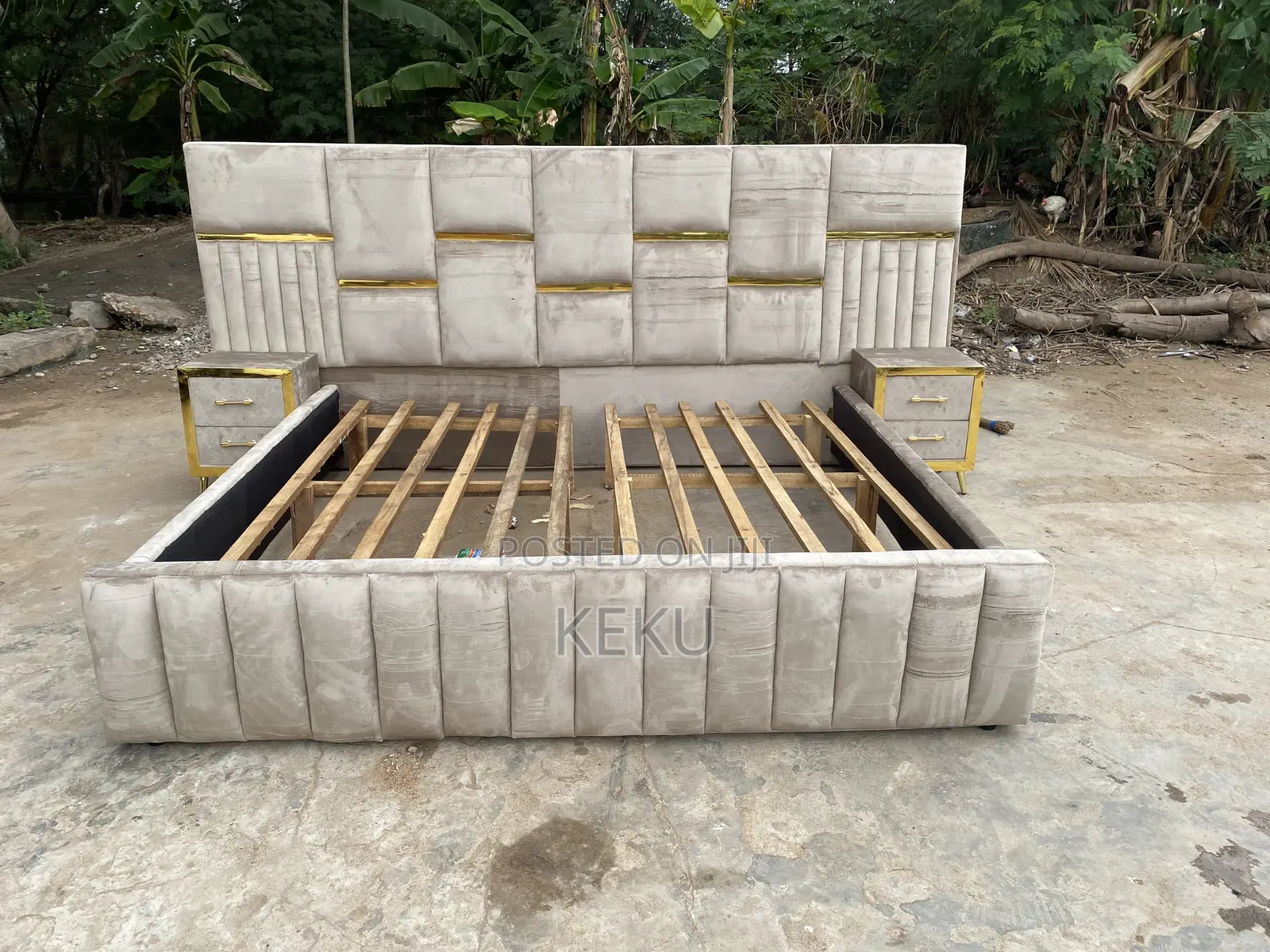 Queen Size Bed With Side Drawers