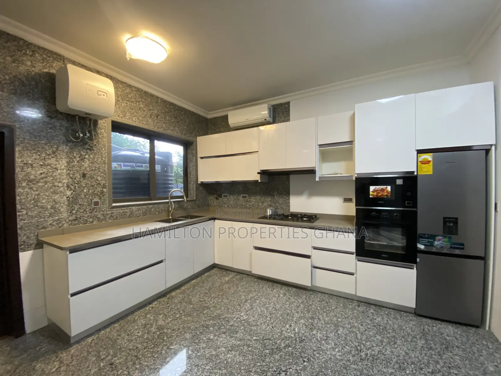 4bdrm Mansion in East Legon Lagos for rent