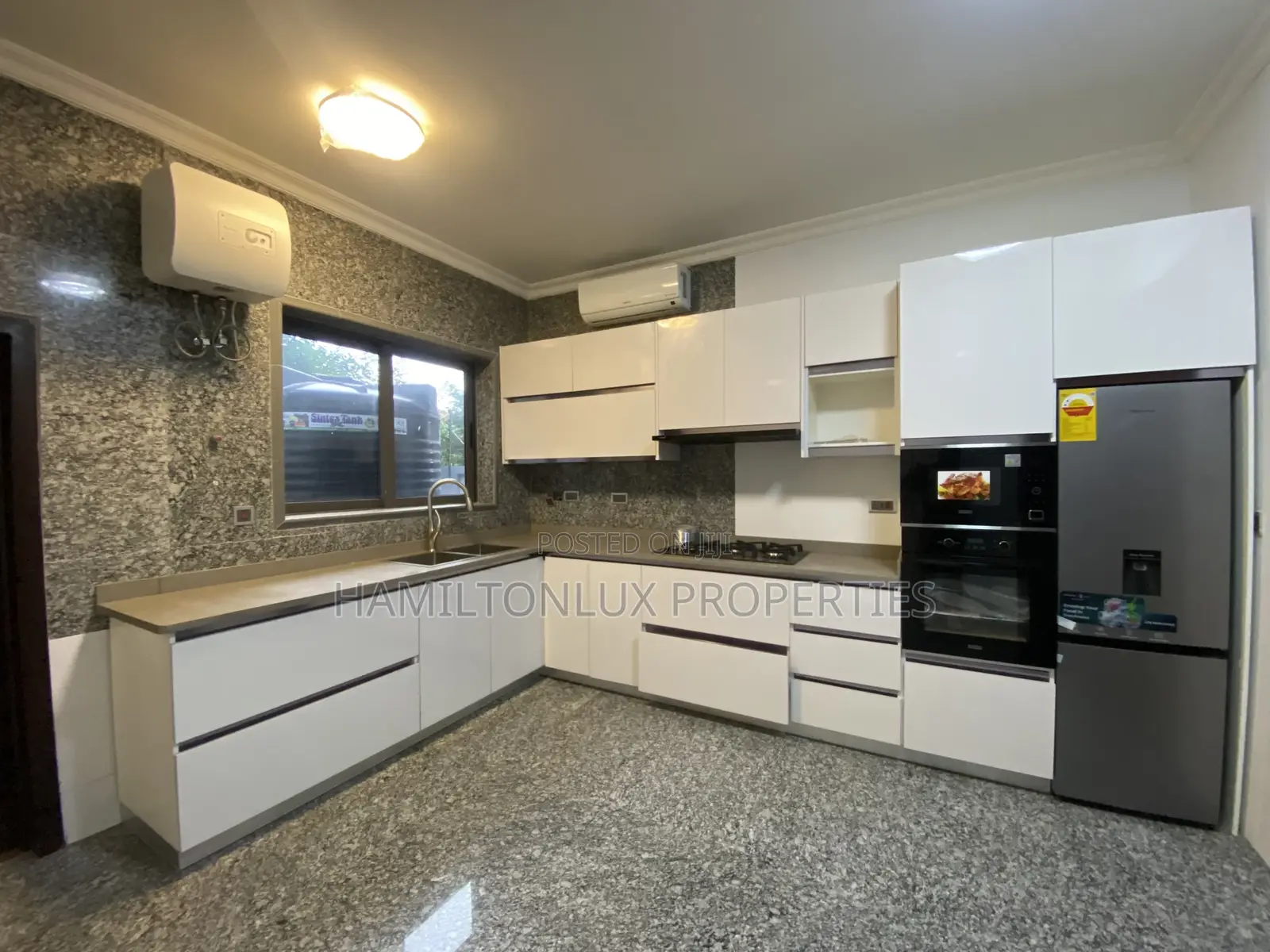 4bdrm Mansion in East Legon Lagos for rent