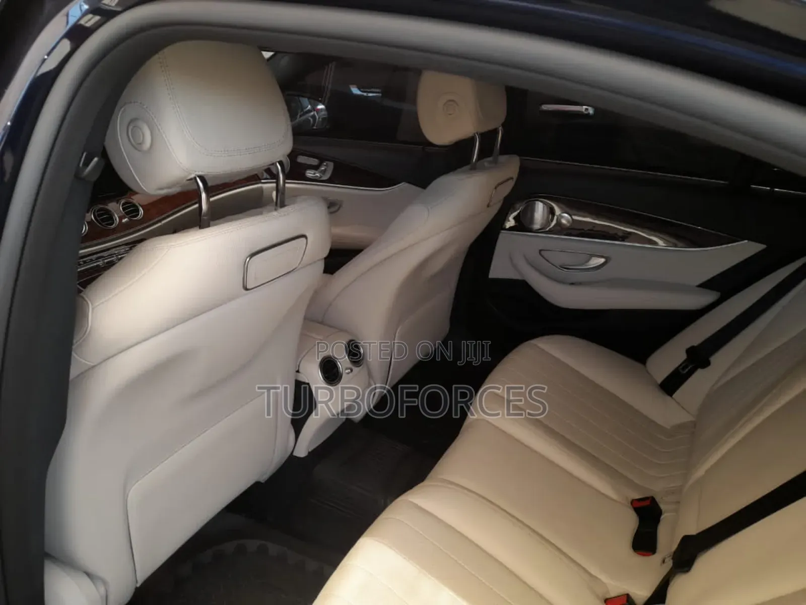 Mercedes-Benz E300 2019 Blue