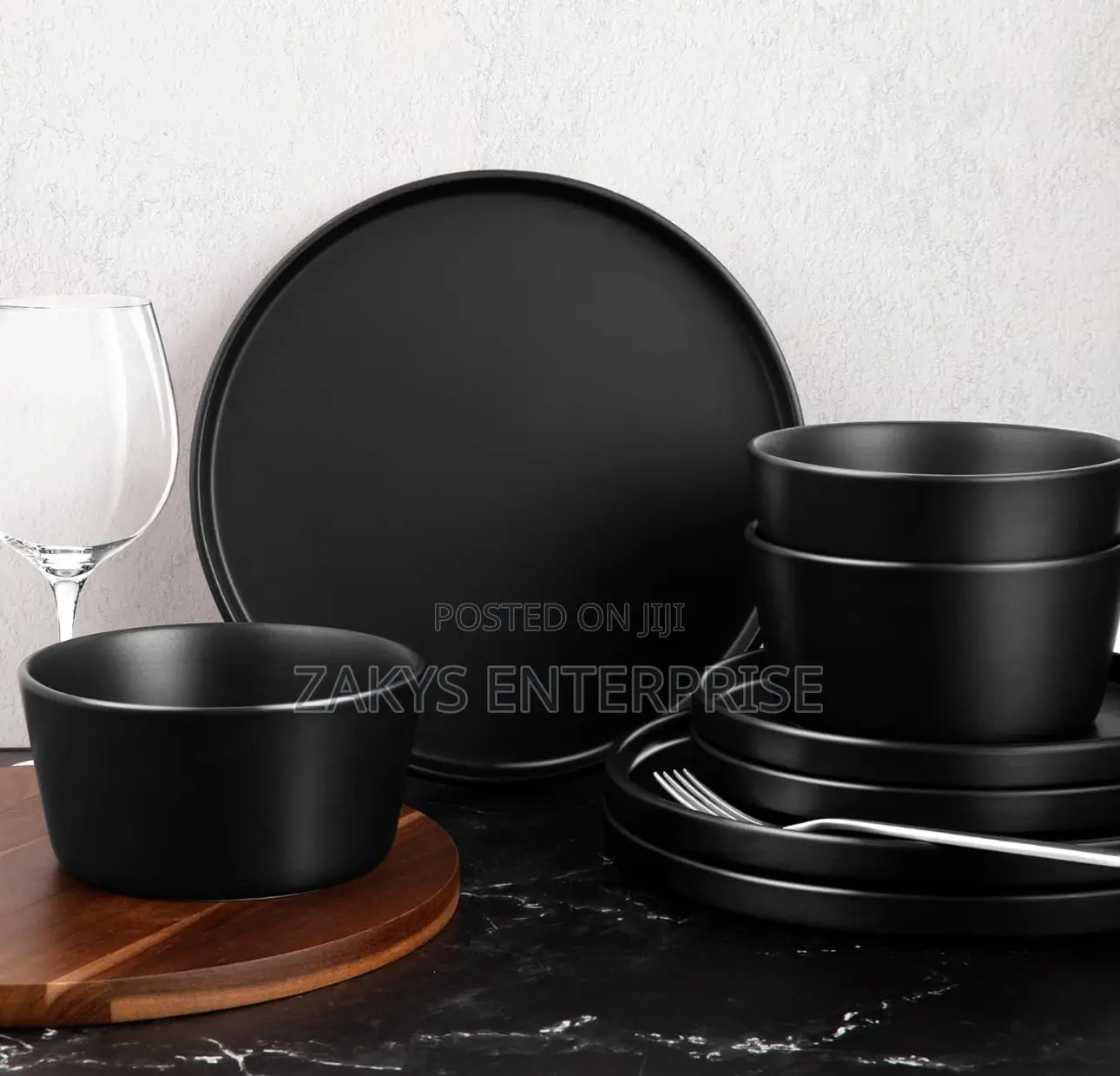 Lux Matte Black Dinnerset