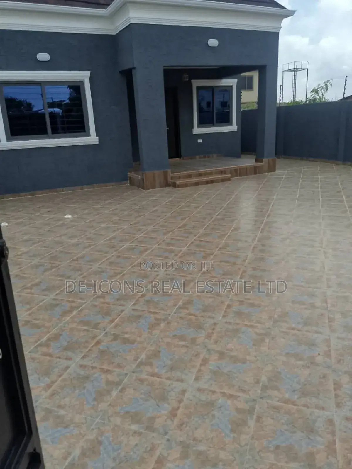 2bdrm House in De-Icons Real Estate, Awutu Senya East Municipal