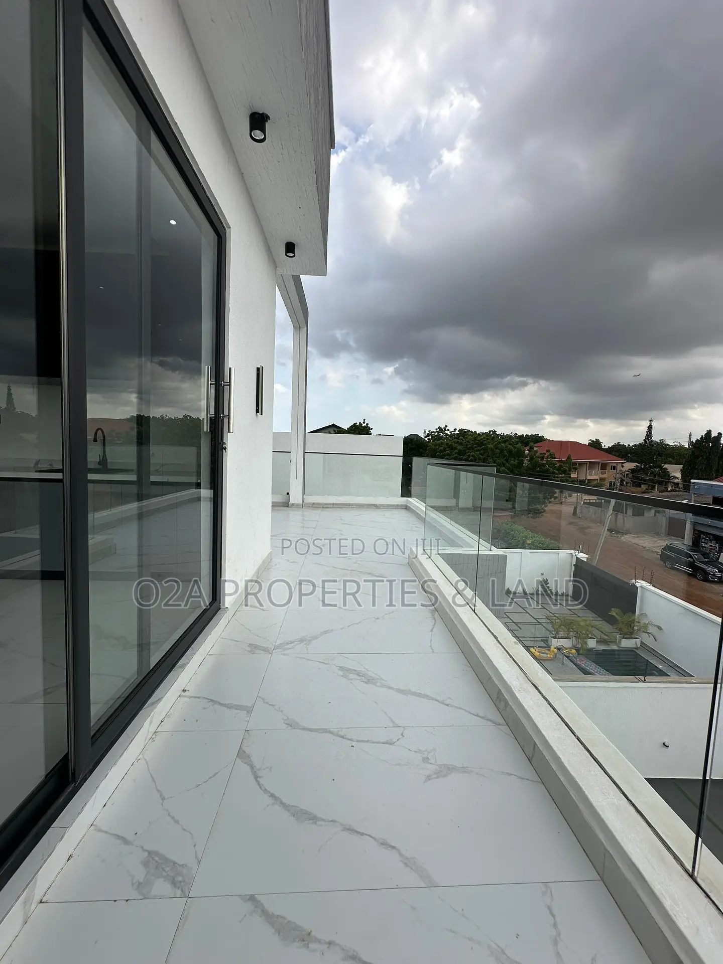 4bdrm House in Ashaley Botwe, Lake Side Estate for sale