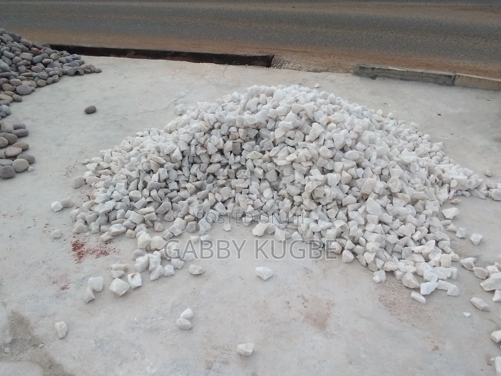 Beautiful Your Garden With White Stones.