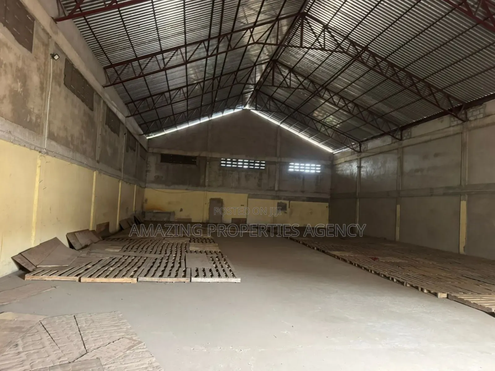 600sqm Warehouse for Rent at Circle