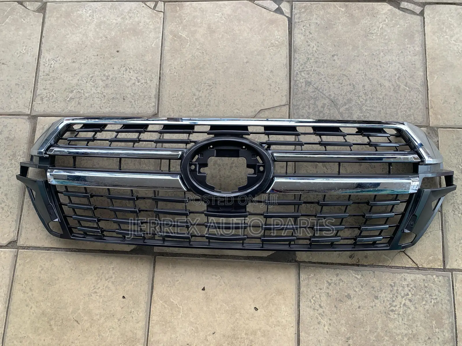 Toyota Land Cruiser V8 Front Grille/Shells
