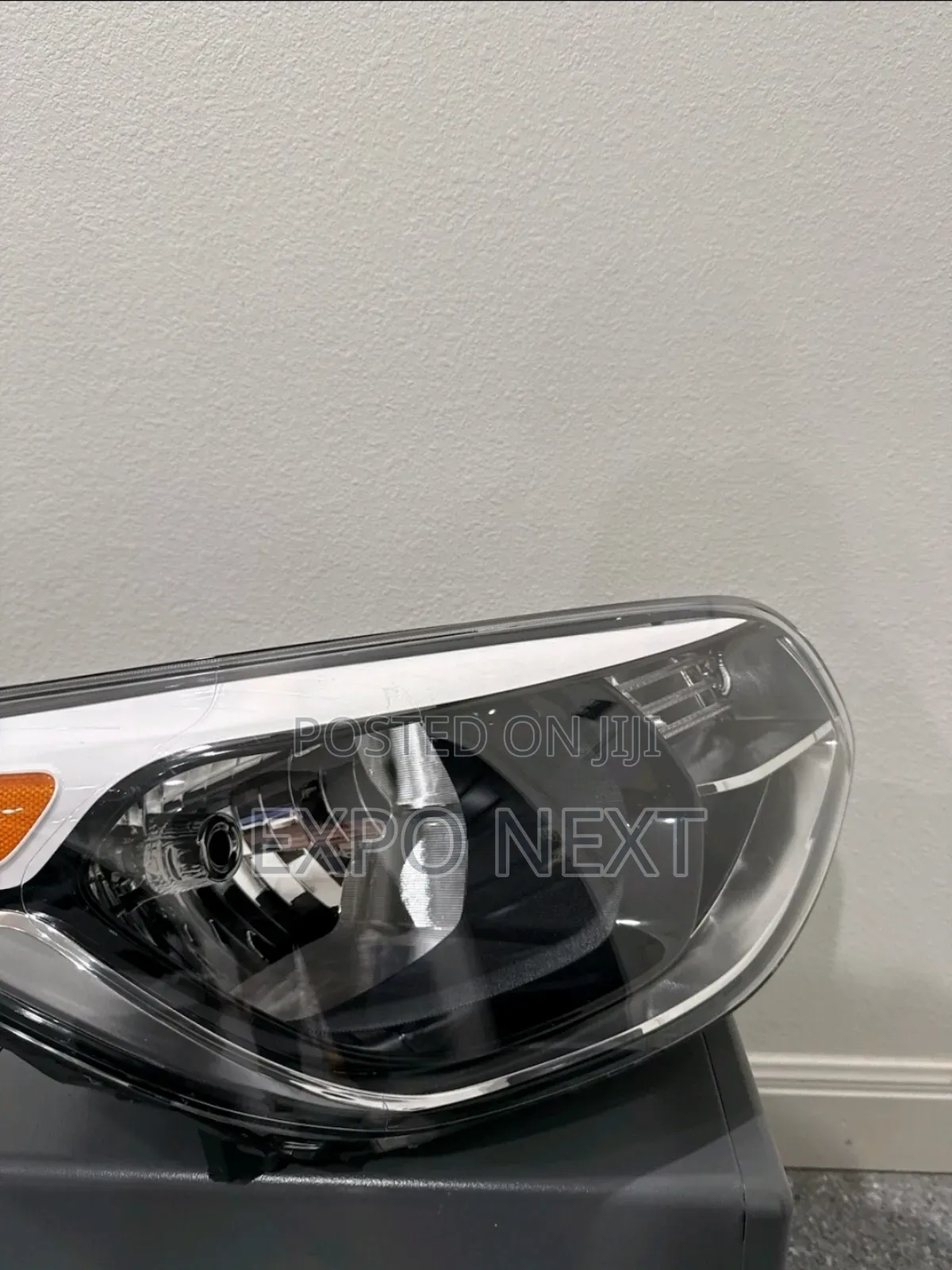 2014-2019 Kia Soul Right Side Headlight  Used