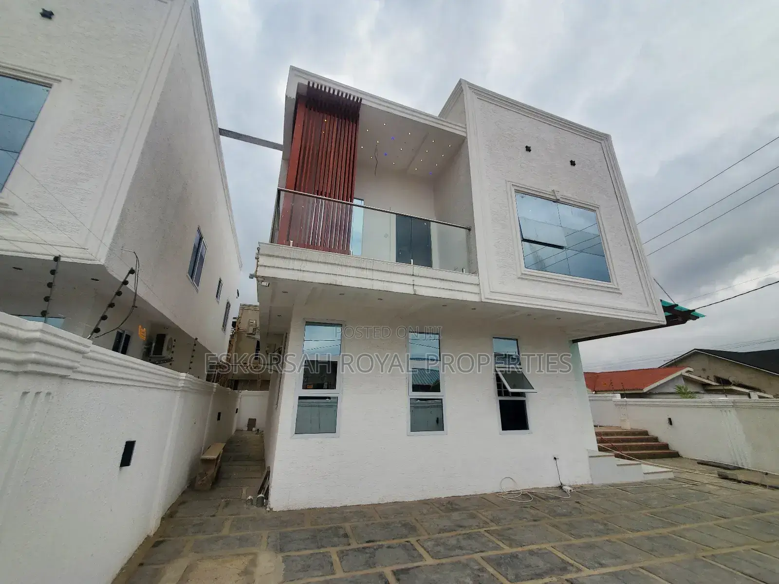 4bdrm House in Ashaley Botwe for sale