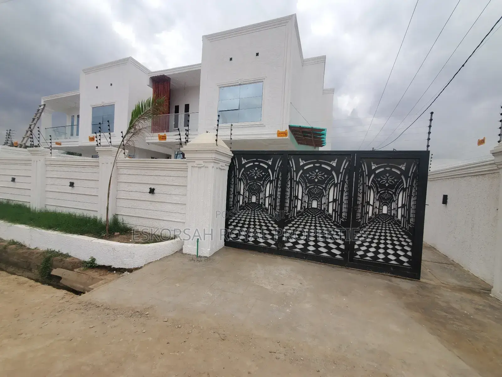 4bdrm House in Ashaley Botwe for sale