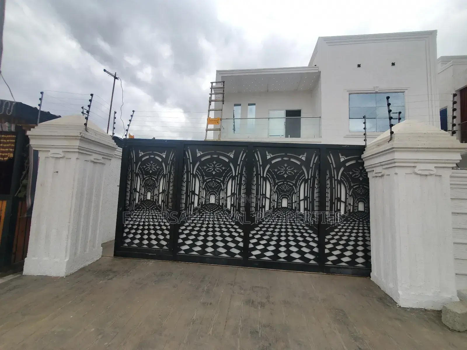 4bdrm House in Ashaley Botwe for sale