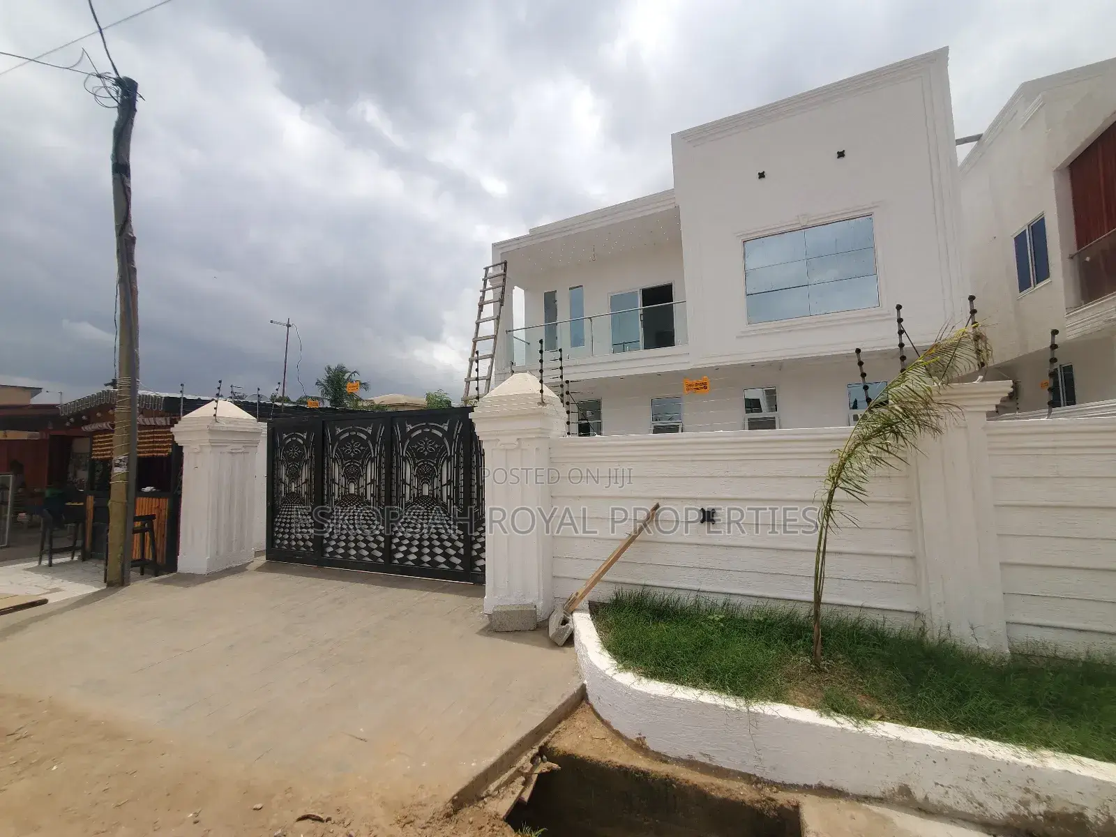 4bdrm House in Ashaley Botwe for sale