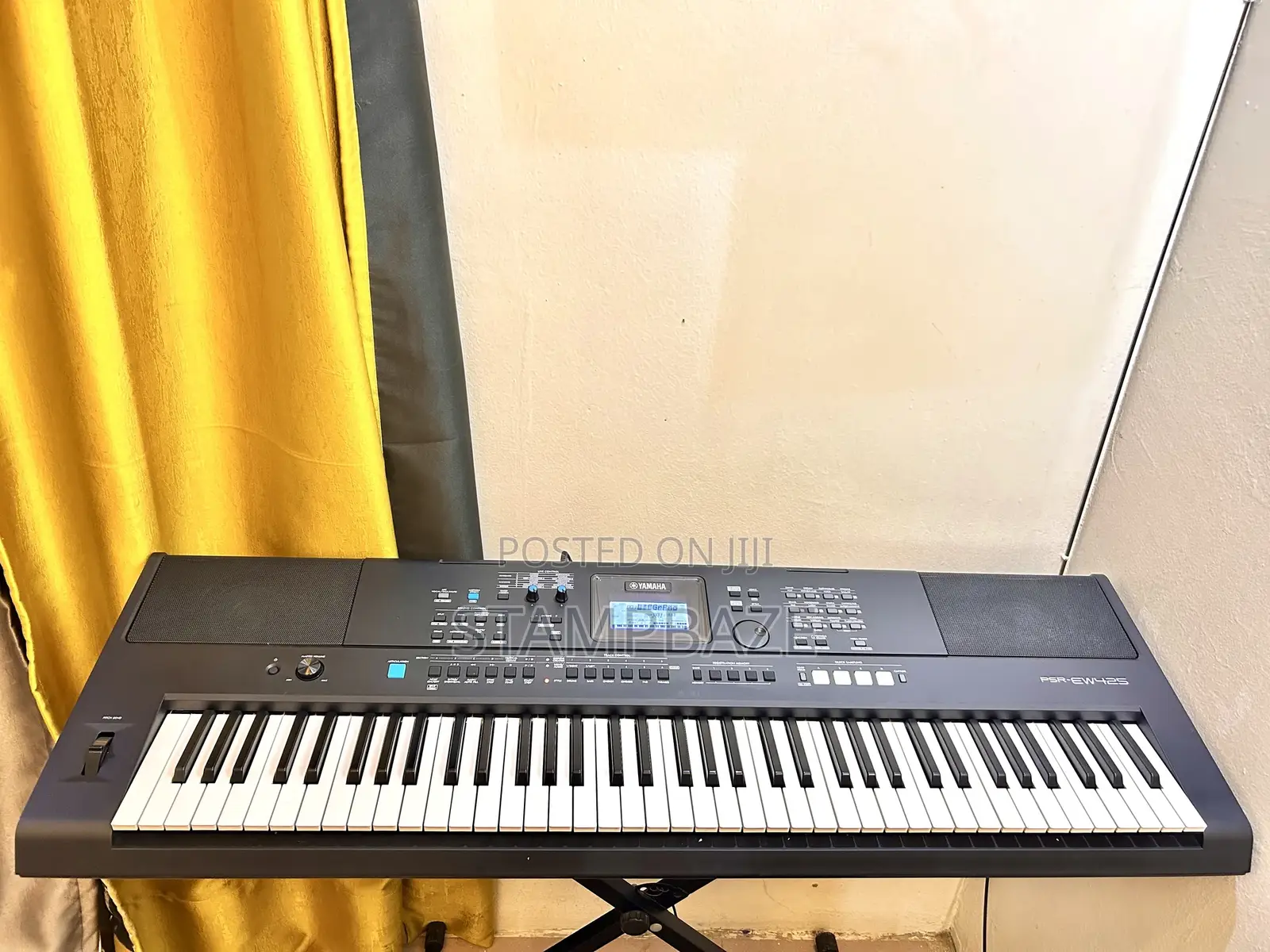 Yamaha PSR Ew425