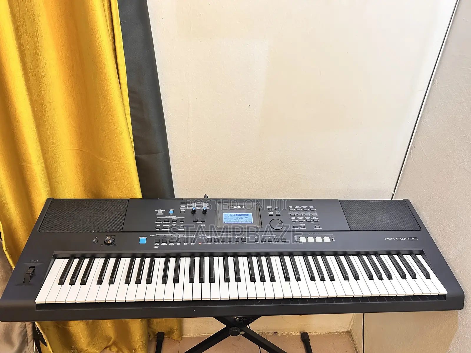 Yamaha PSR Ew425