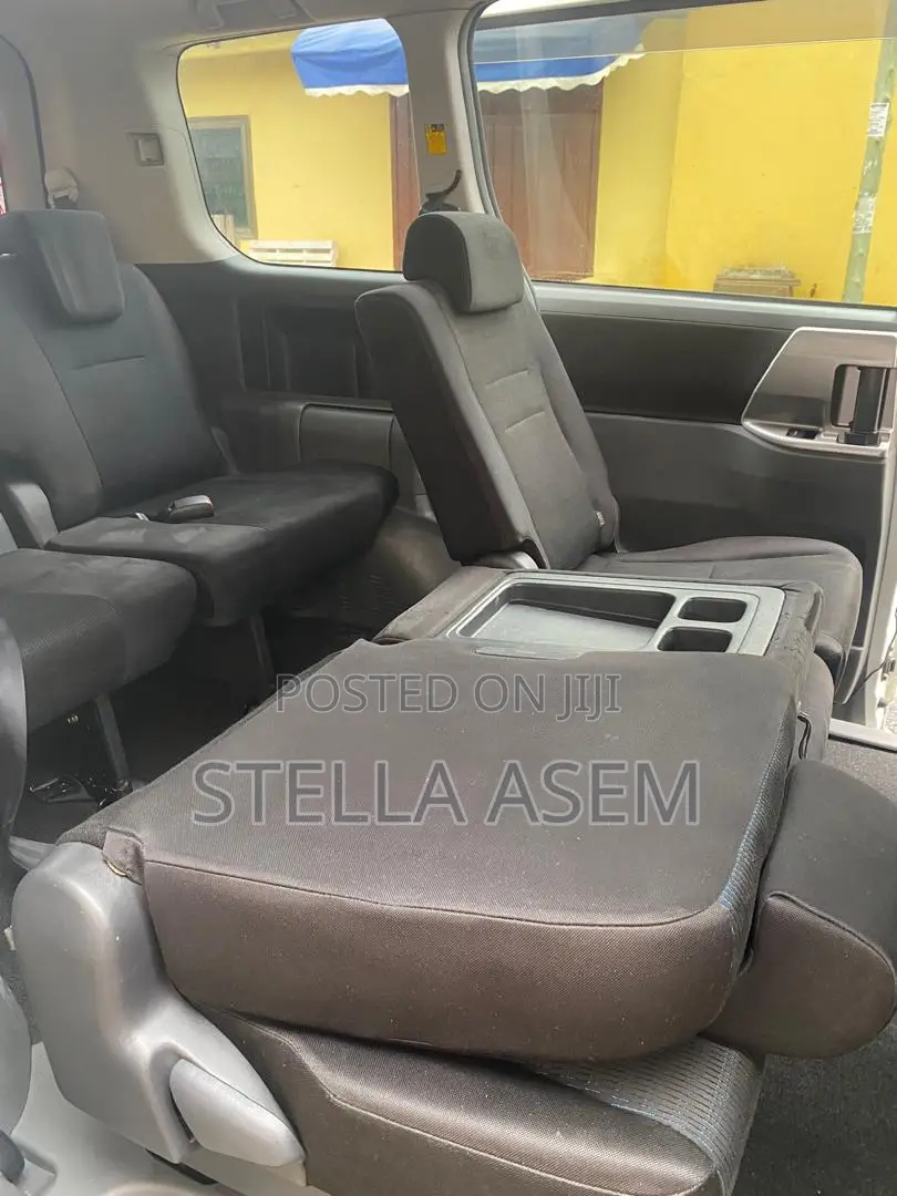 Toyota Voxy 2013 White