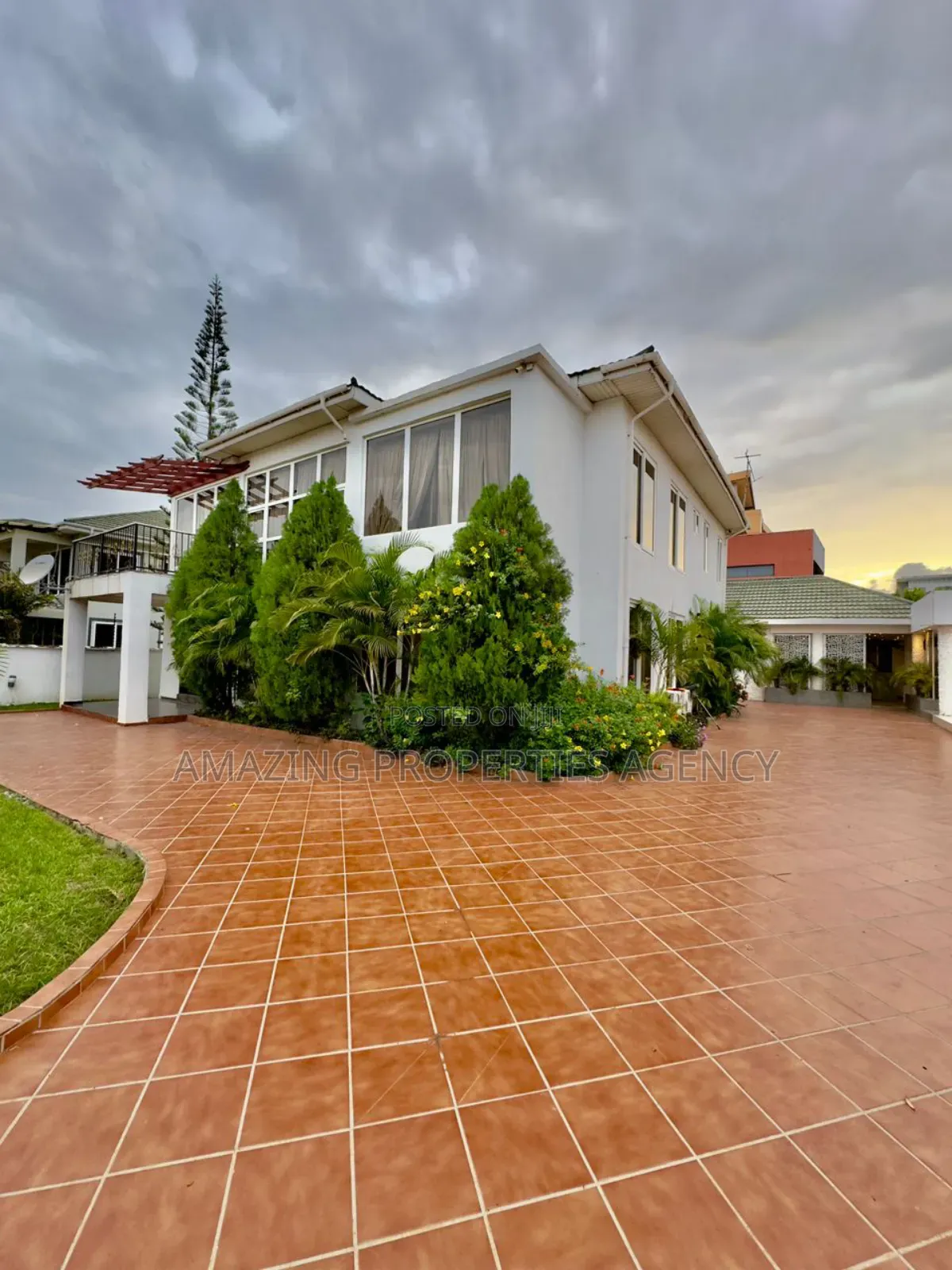 5bdrm Mansion in Cantonments for sale