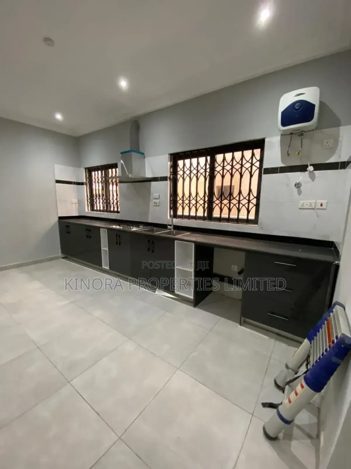 4bdrm Townhouse / Terrace in Total, Haatso for rent