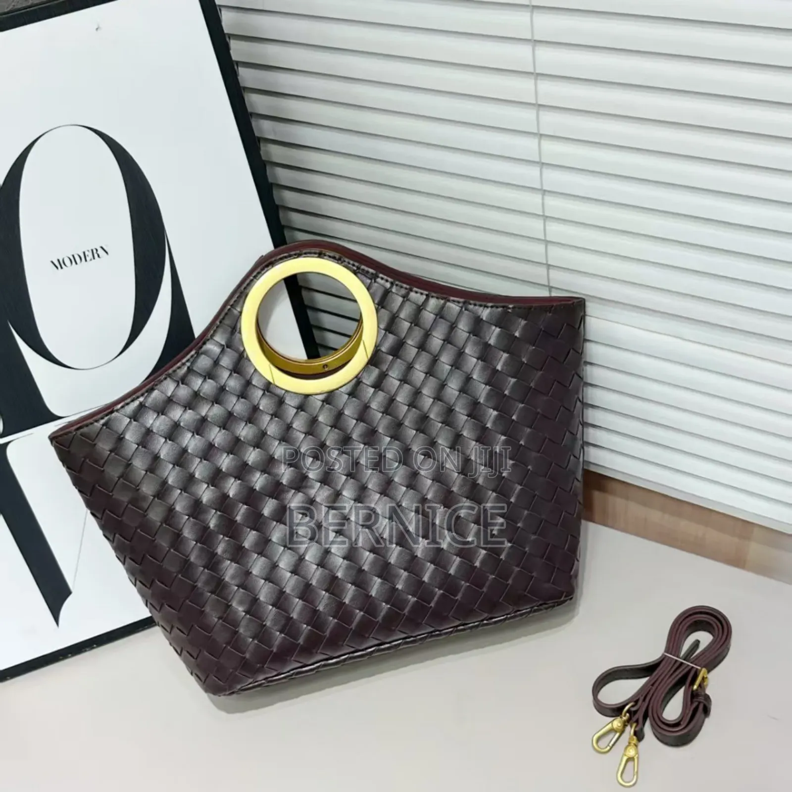 Stylish Woven Handbag Alert!
