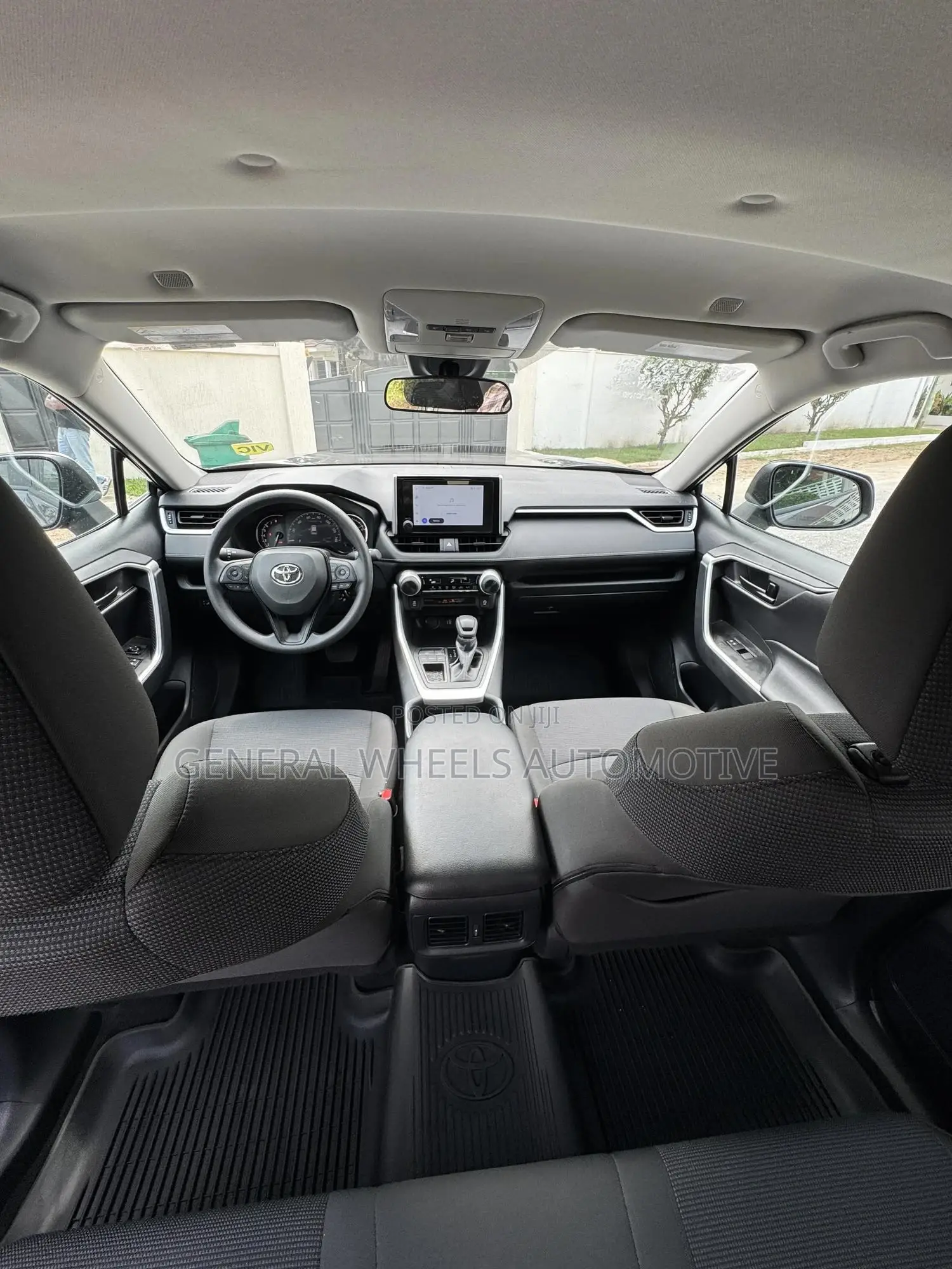 Toyota RAV4 LE 2025 Gray