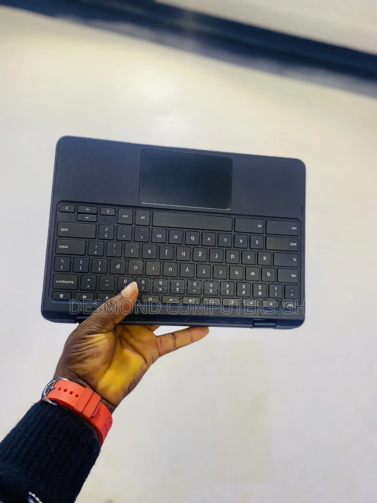 Laptop Lenovo 300e 4GB Intel SSD 32GB