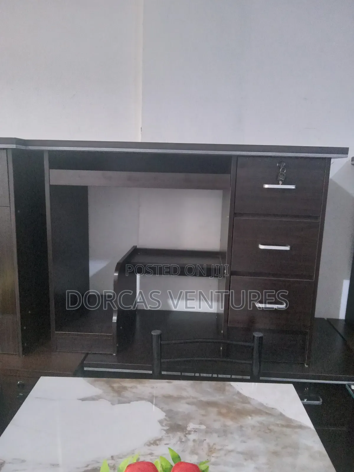 Spandex True Desk