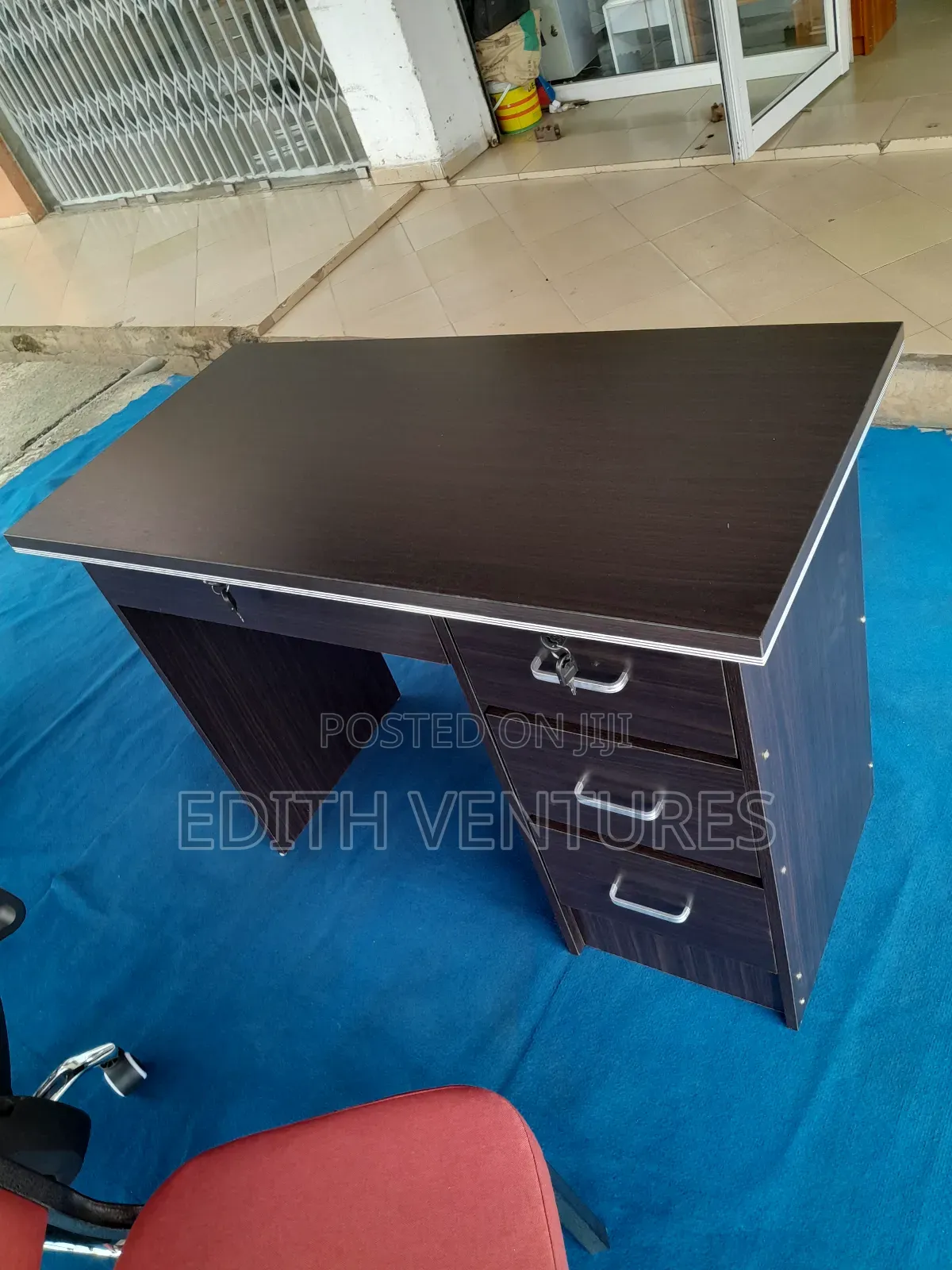 Phare Office Table