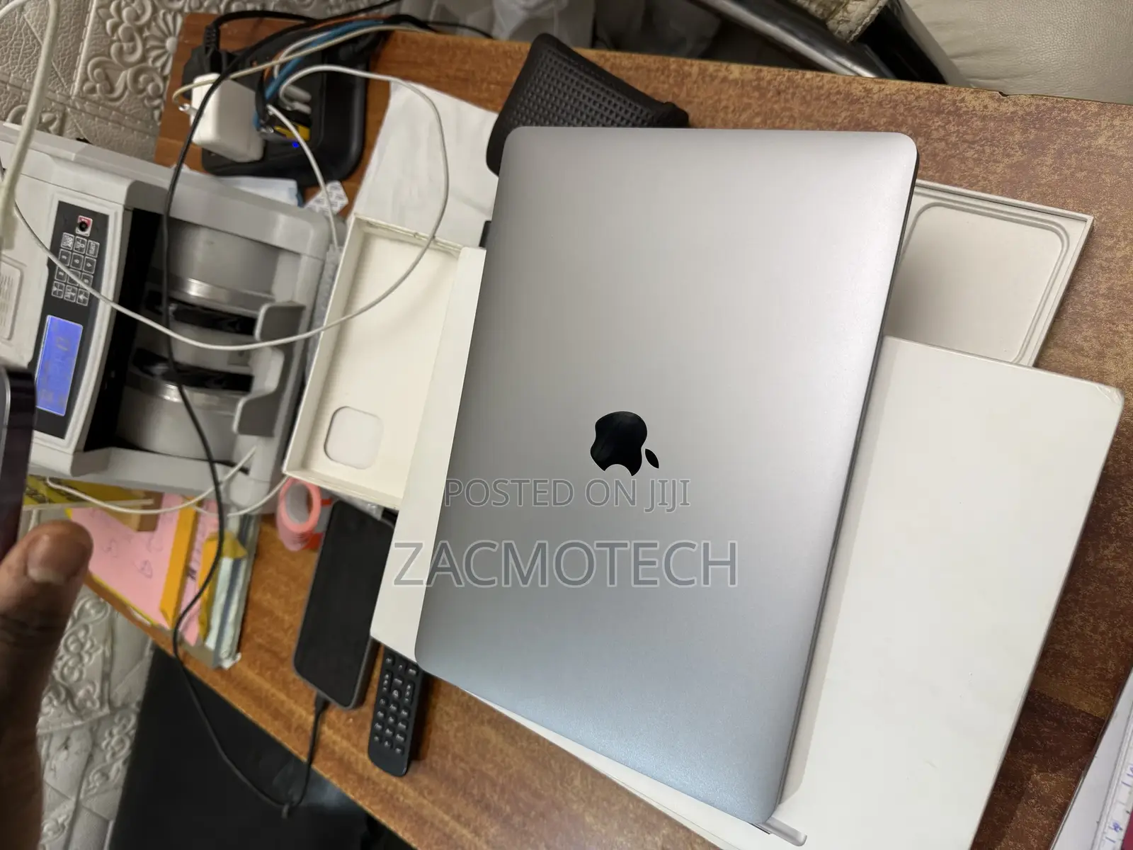 Laptop Apple MacBook Pro 2022 M2 8GB Apple M2 SSD 256GB