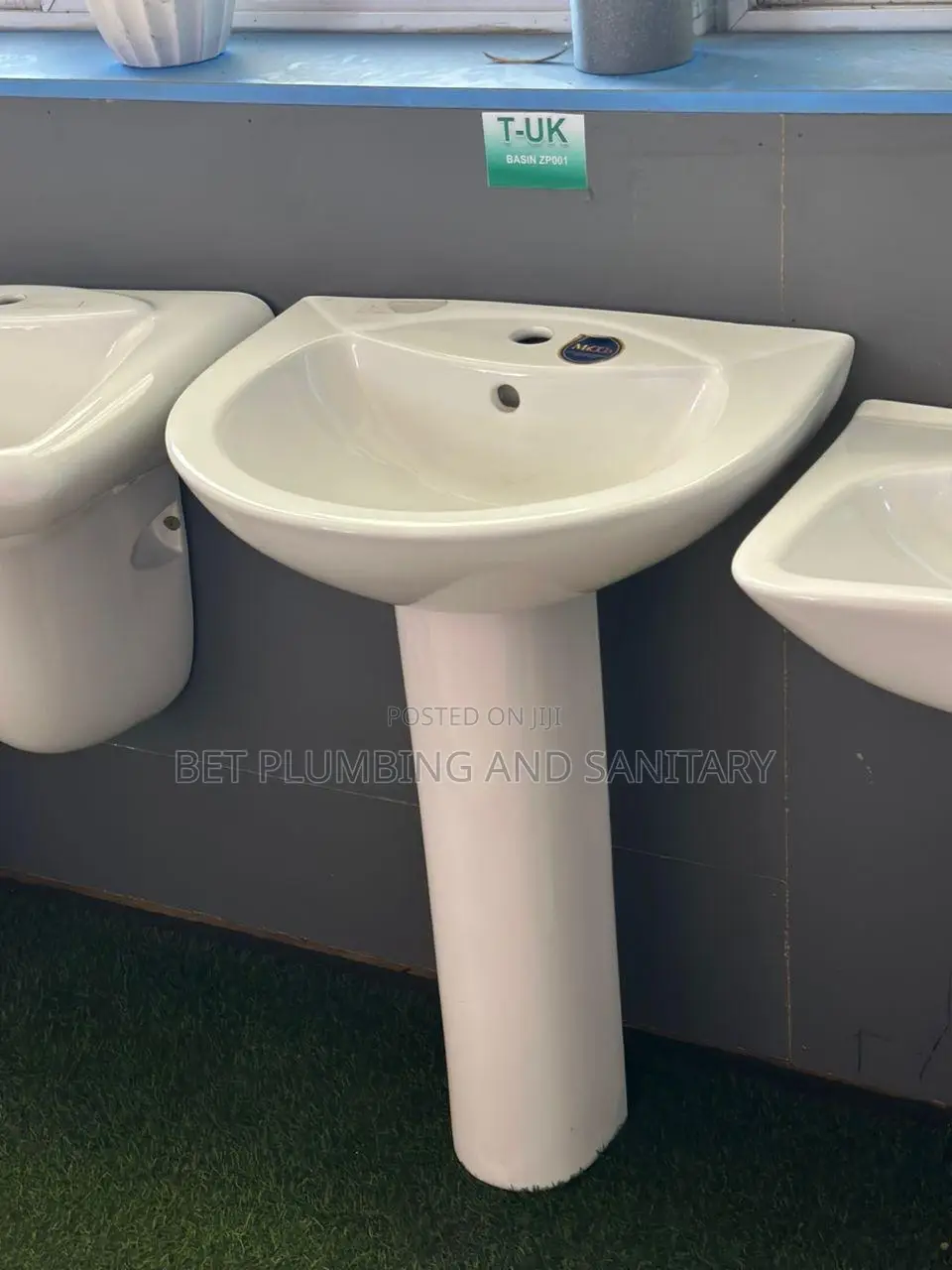 Frencia Wash Hand Basin+Pedestal Complete_basin and Stand