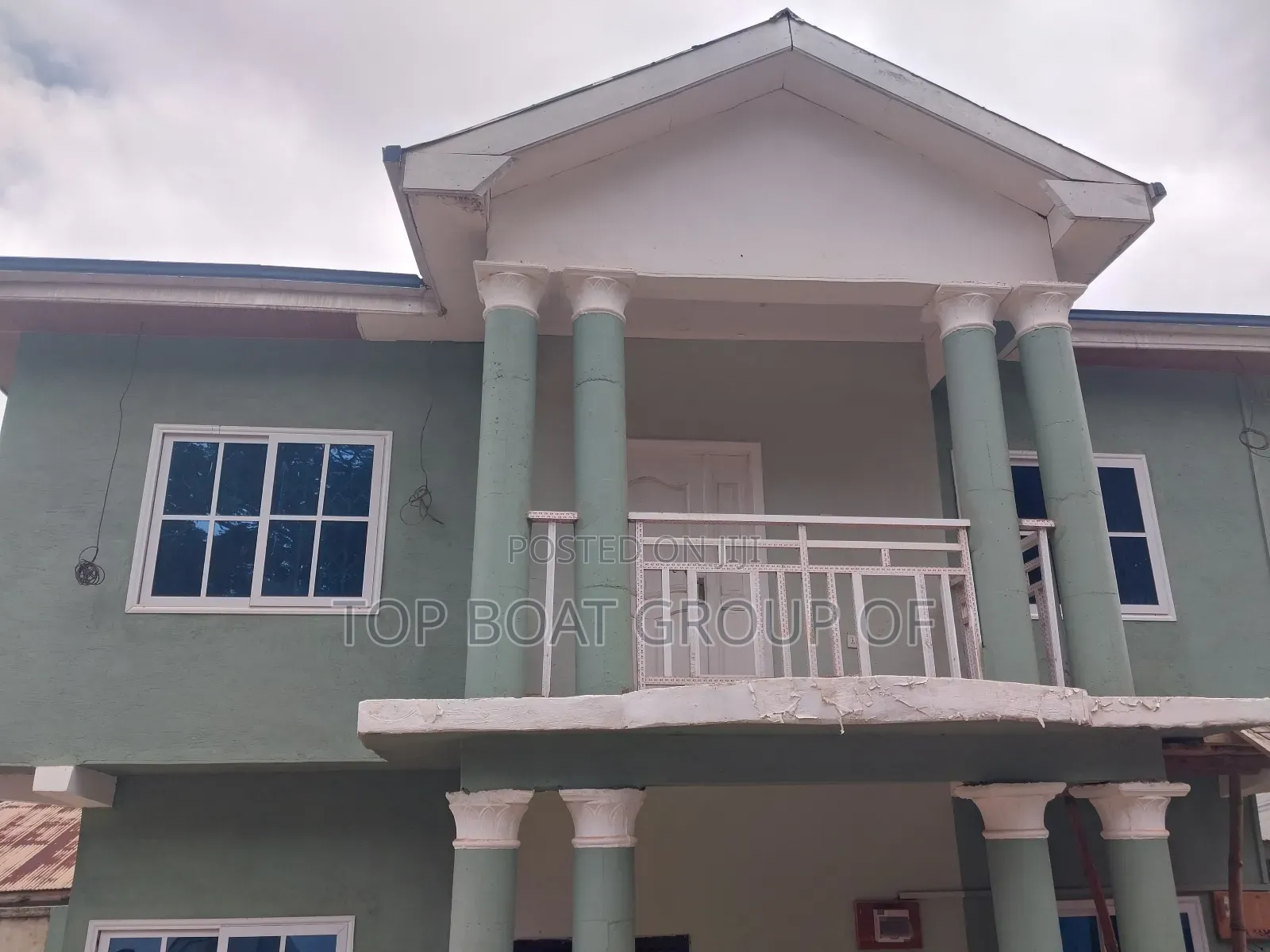 6bdrm House in Top-Boat Estate, Kumasi Metropolitan for sale