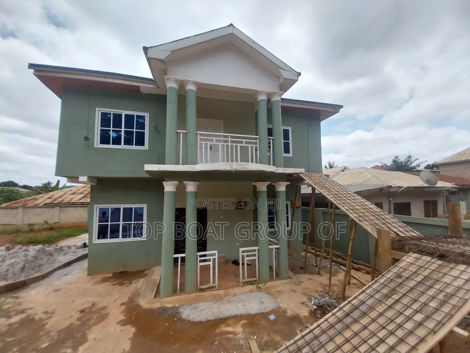 6bdrm House in Top-Boat Estate, Kumasi Metropolitan for sale