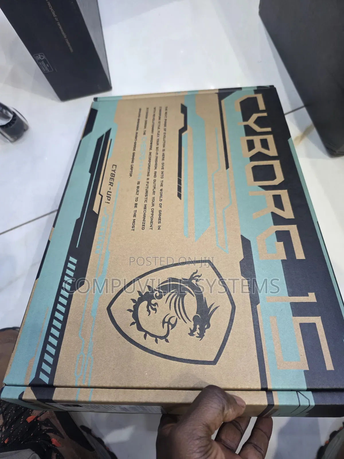 New Laptop MSI Cyborg 15 16GB Intel Core I7 SSD 1T